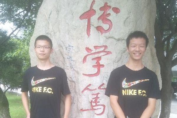 垫铜镜的