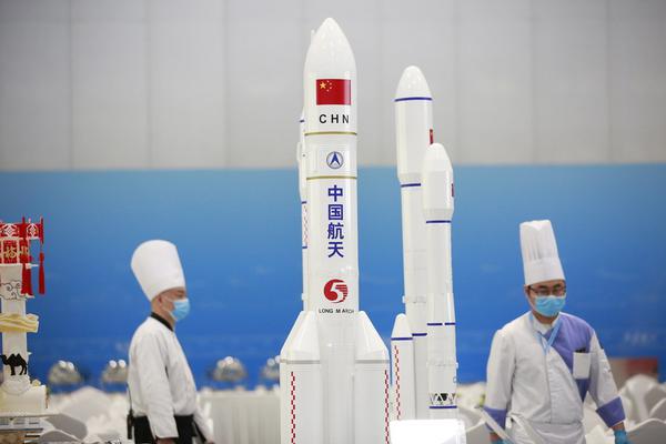 尾盘：美股基本持平 市场关注美联储年会与零售商业绩